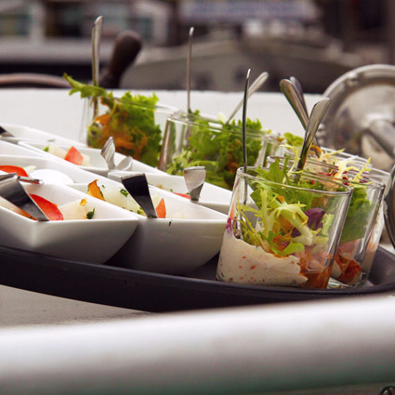 Culinary walks in Mechelen with aperitif on a boat